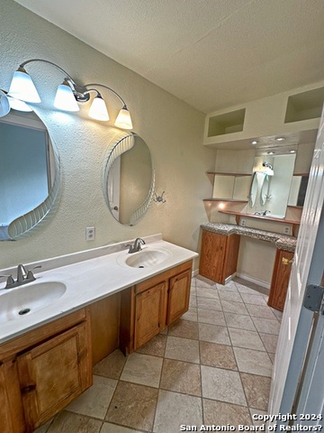 Image 15 of 19 For 8707 Glen Bluff