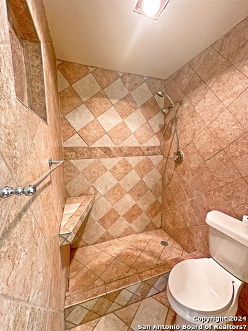 Image 16 of 19 For 8707 Glen Bluff