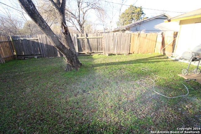 Image 18 of 19 For 8707 Glen Bluff