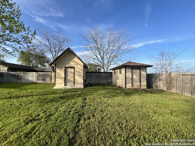 Image 16 of 17 For 208 Michelle