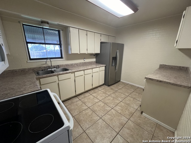 Image 5 of 17 For 208 Michelle