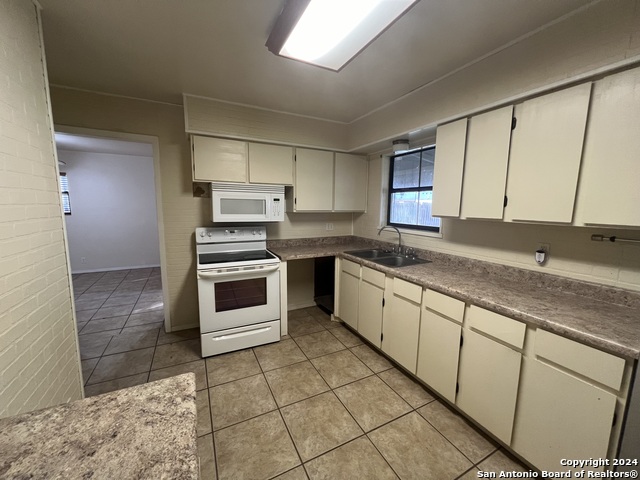 Image 6 of 17 For 208 Michelle