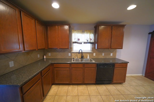 Image 18 of 50 For 523 Diana  