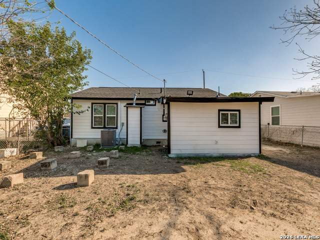 Image 12 of 25 For 1815 Mayfield Blvd