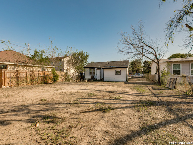 Image 13 of 25 For 1815 Mayfield Blvd