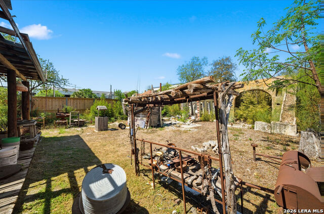 Image 15 of 27 For 615 Euclid E