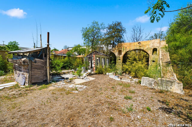 Image 17 of 27 For 615 Euclid E