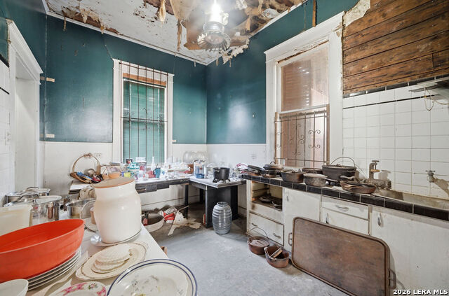 Image 9 of 27 For 615 Euclid E