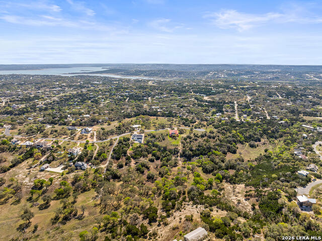 Listing photo id 13 for 925 Kings Cove Drive