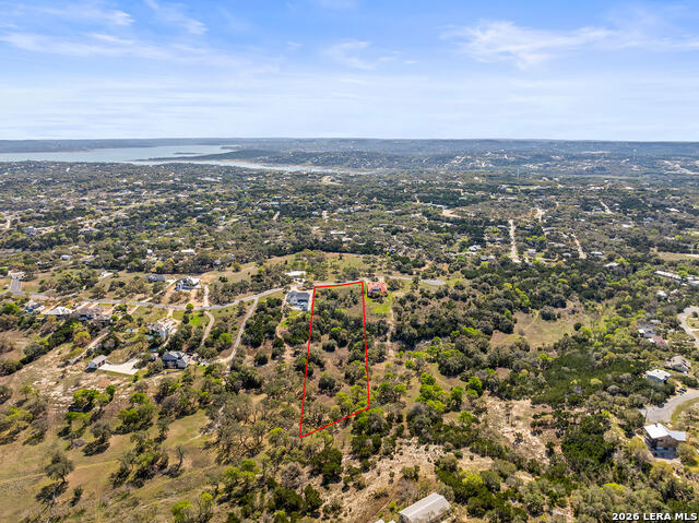 Listing photo id 14 for 925 Kings Cove Drive