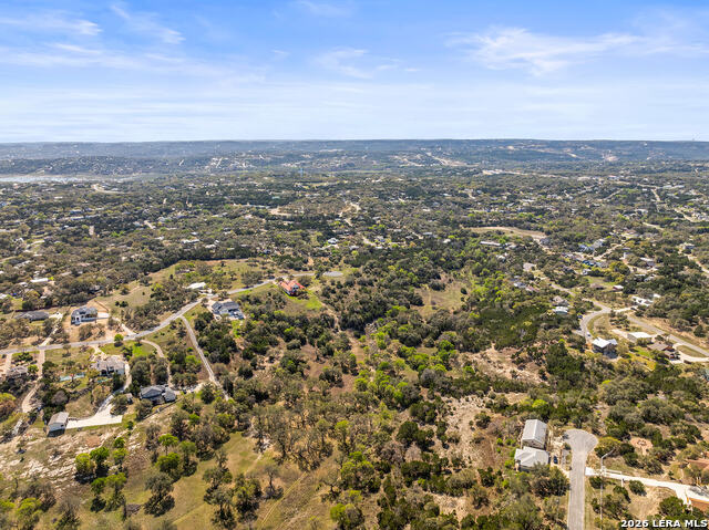 Listing photo id 15 for 925 Kings Cove Drive