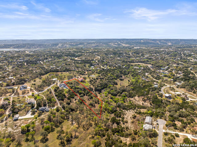 Listing photo id 16 for 925 Kings Cove Drive