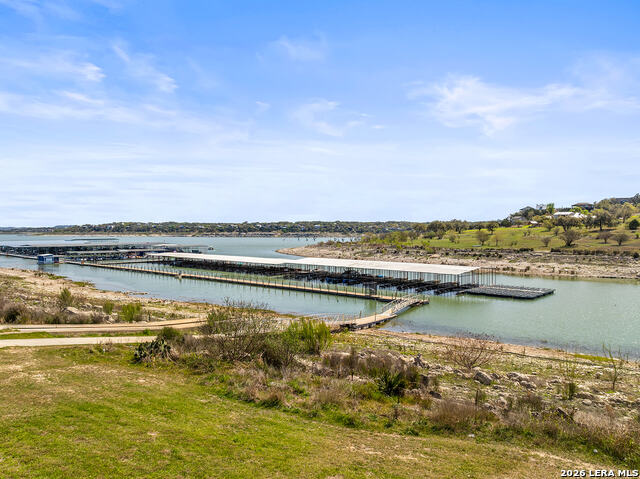 Listing photo id 17 for 925 Kings Cove Drive