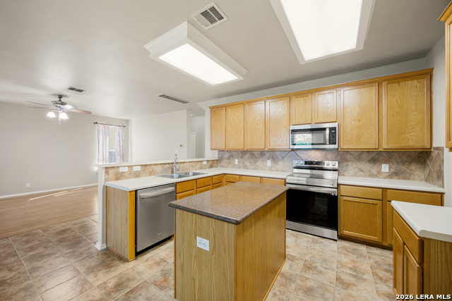 Image 12 of 44 For 17230 Darien Wing