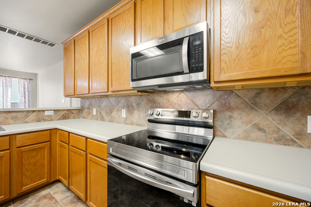 Image 13 of 44 For 17230 Darien Wing