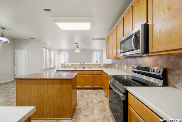 Image 14 of 44 For 17230 Darien Wing