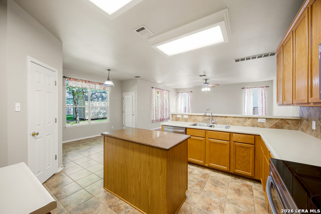 Image 15 of 44 For 17230 Darien Wing