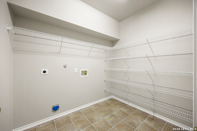 Image 17 of 44 For 17230 Darien Wing