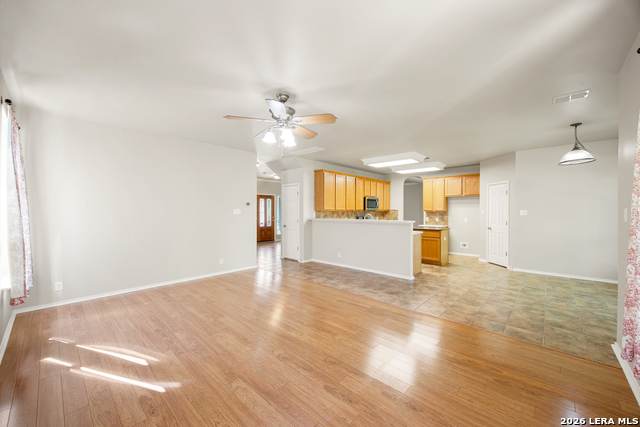 Image 7 of 44 For 17230 Darien Wing