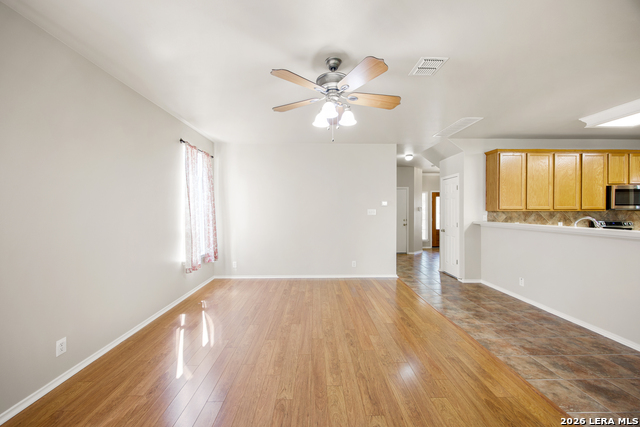 Image 8 of 44 For 17230 Darien Wing