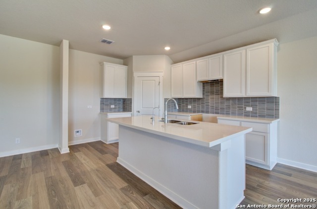 Image 2 of 18 For 2506 White Daisy Hill