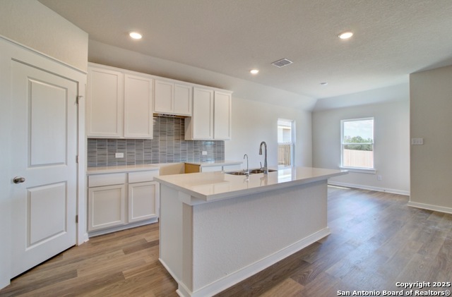 Image 3 of 18 For 2506 White Daisy Hill