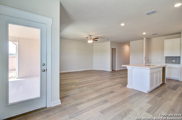 Image 7 of 18 For 2506 White Daisy Hill