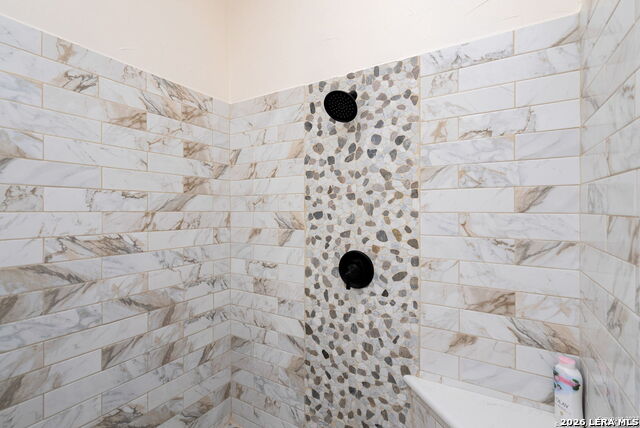 Image 27 of 47 For 22718 Fossil Peak