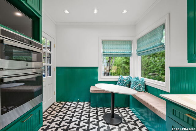 Listing photo id 8 for 404 Sheraton