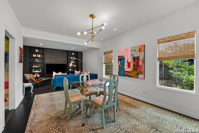 Listing photo id 14 for 404 Sheraton