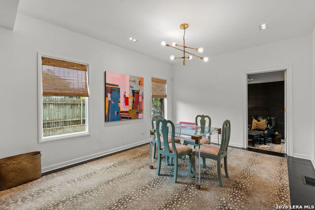 Listing photo id 16 for 404 Sheraton