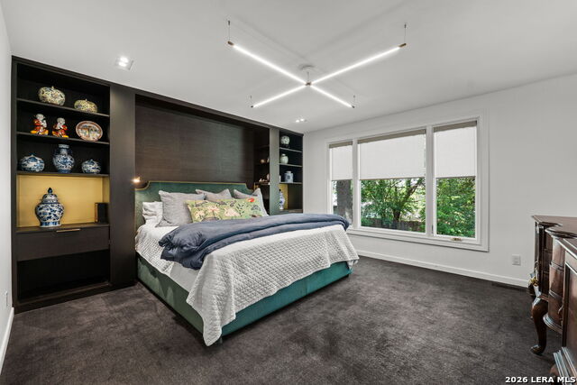 Listing photo id 18 for 404 Sheraton