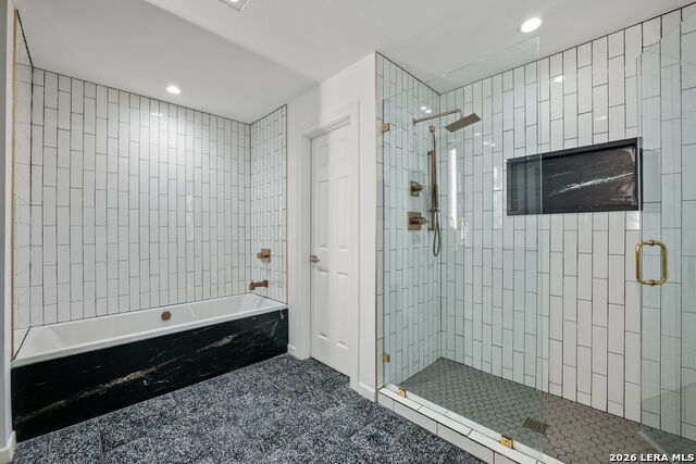 Listing photo id 20 for 404 Sheraton