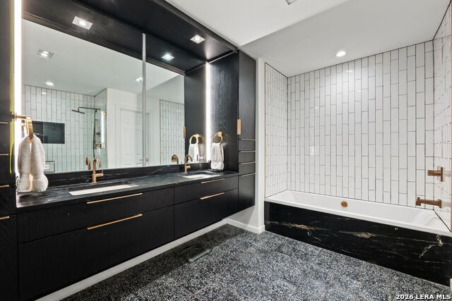 Listing photo id 21 for 404 Sheraton