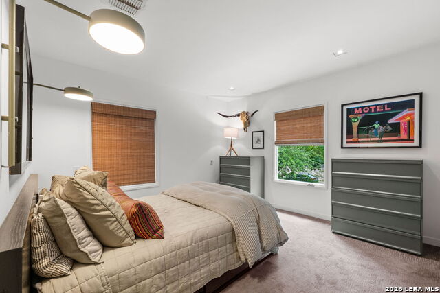 Listing photo id 22 for 404 Sheraton