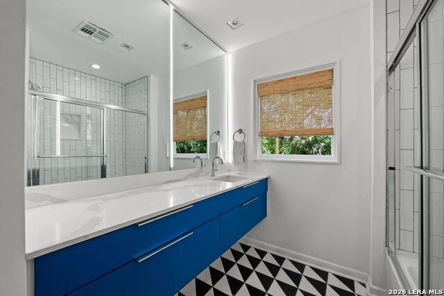 Listing photo id 23 for 404 Sheraton