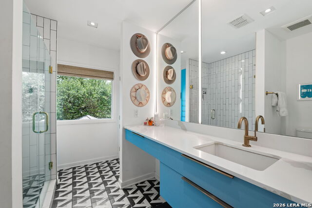 Listing photo id 26 for 404 Sheraton