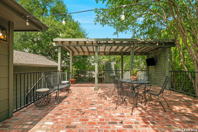 Listing photo id 27 for 404 Sheraton