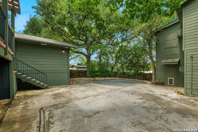 Listing photo id 30 for 404 Sheraton