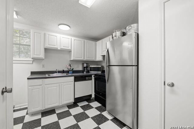 Listing photo id 33 for 404 Sheraton