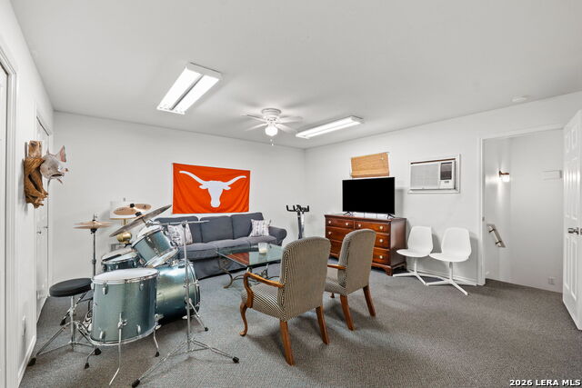 Listing photo id 35 for 404 Sheraton