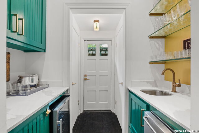 Listing photo id 5 for 404 Sheraton