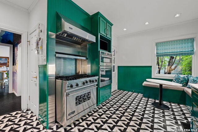 Listing photo id 7 for 404 Sheraton