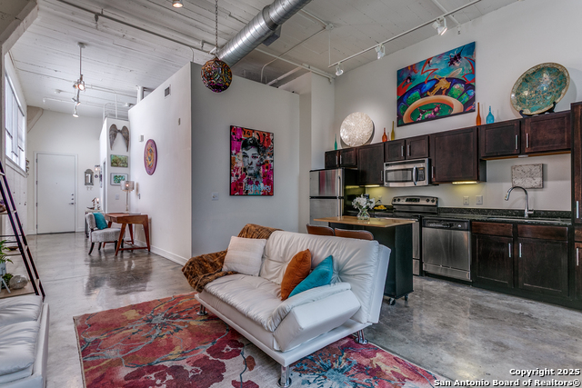 Details for 1401 Flores St S 212, San Antonio, TX 78204