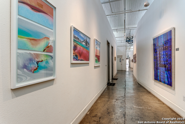 Listing photo id 19 for 1401 Flores St S 212