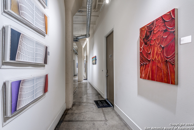 Listing photo id 20 for 1401 Flores St S 212