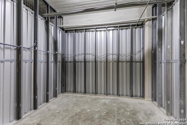 Listing photo id 22 for 1401 Flores St S 212