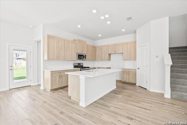 Image 7 of 20 For 142 Stream Street