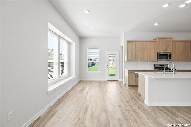 Image 8 of 20 For 142 Stream Street