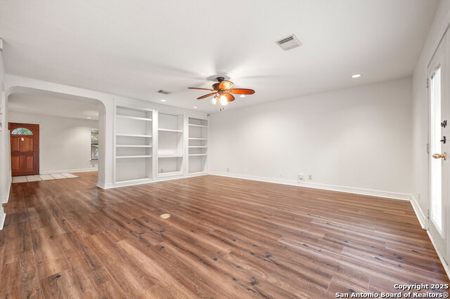 Image 7 of 29 For 8619 Park Olympia